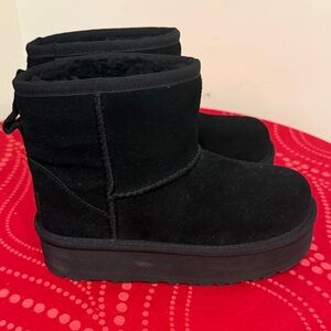 Kids Black Platform Short Uggs Size 13